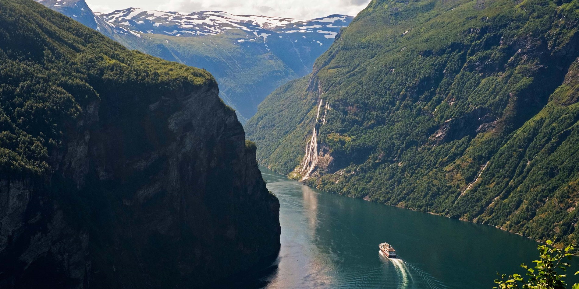 Vakkert bilde av geirangerfjorden.