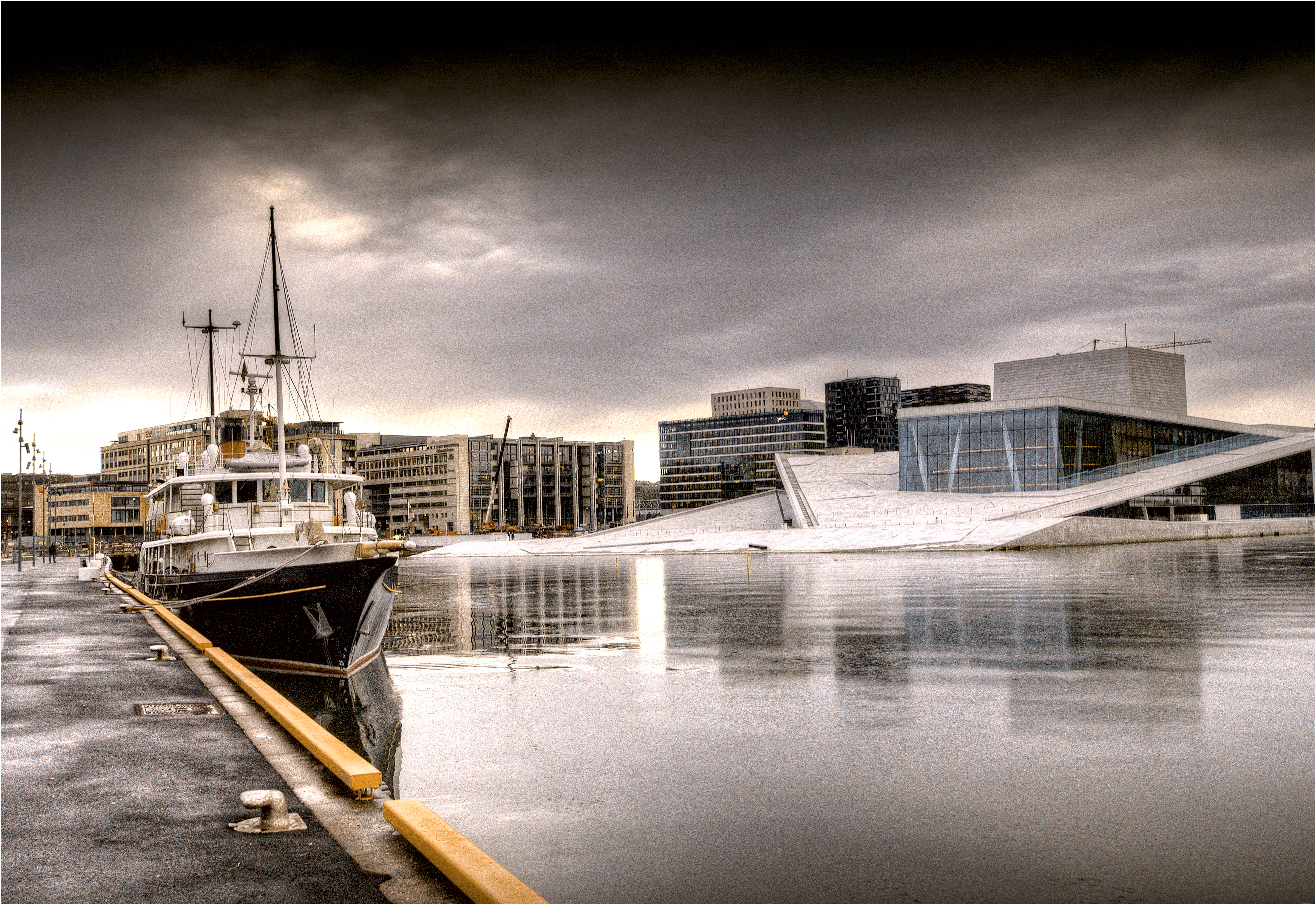 Norway_Oslo_Opera House_©Souther Lightscapes_GettyImages_502467500 [Original].jpg