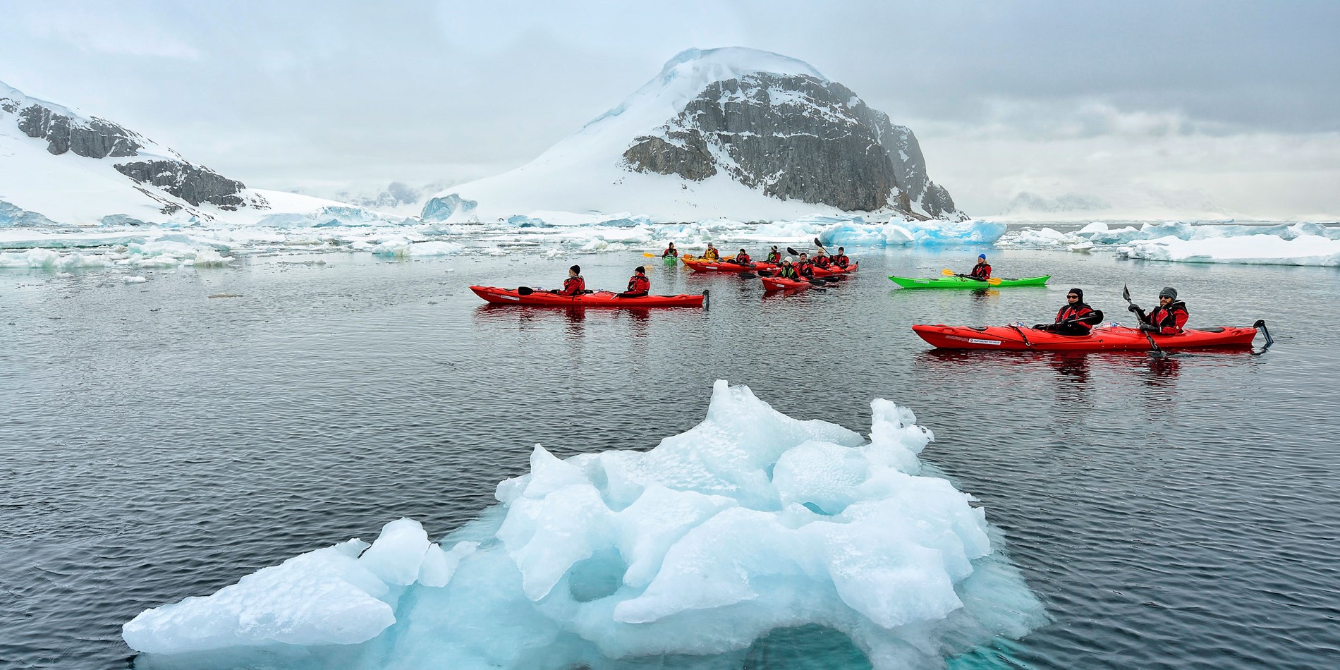 Nærmere elementene-kajakkpadling i Antarktis