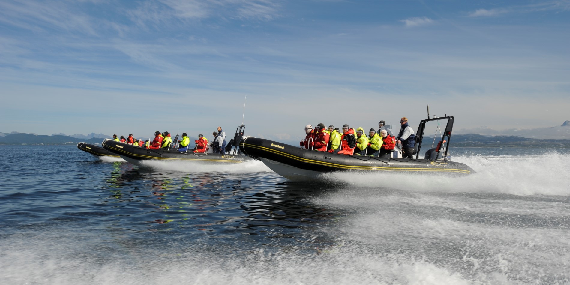 RIB-tur i Nord-Norge To båter ute på vannet