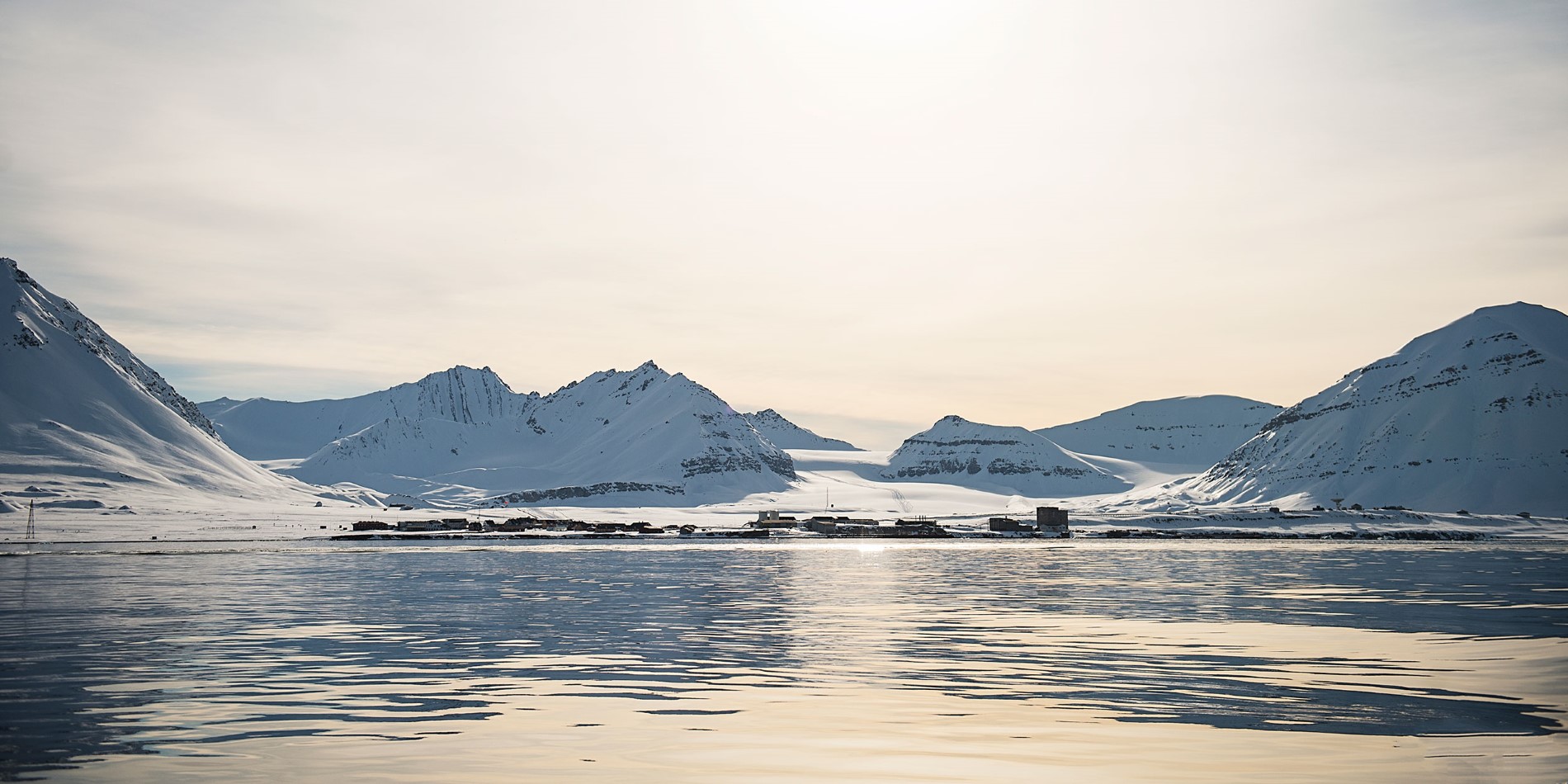 Seeing land igjen etter cruising for dager til sjøs på Svalbard. 