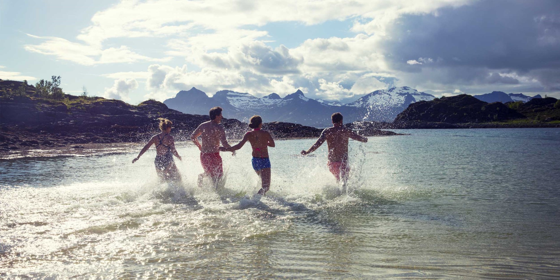 Bade i det friske Lofoten farvann