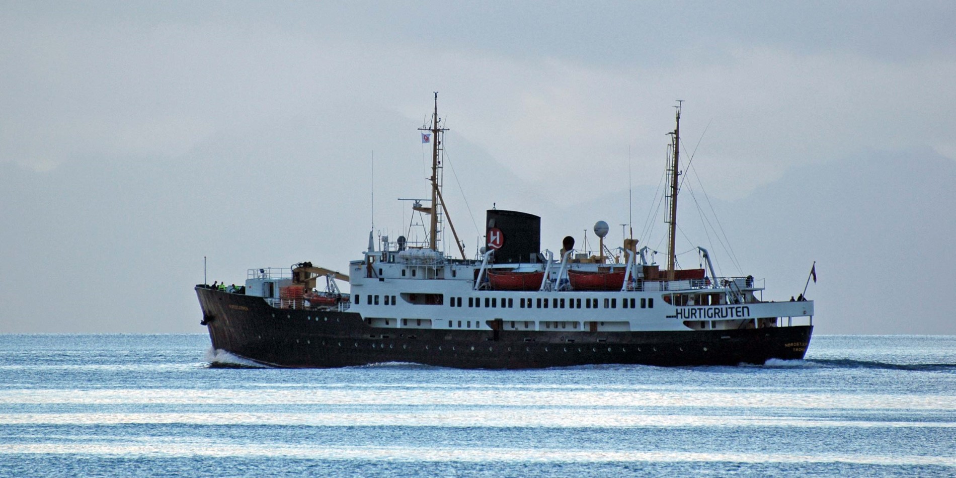 MS Nordstjernen krysset Sortlandssundet mot Stokmarknes
