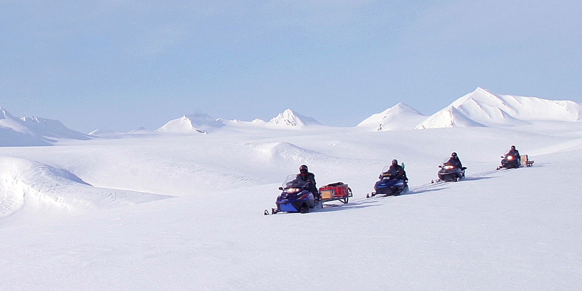 Snøscooter i den arktiske villmarka, Spitsbergen